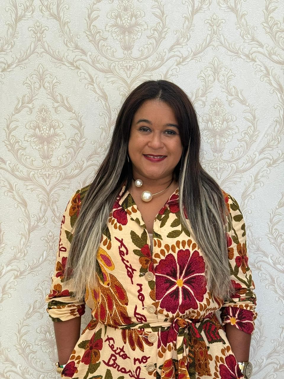 Helem Christina conversando com a população sobre segurança e direitos da mulher